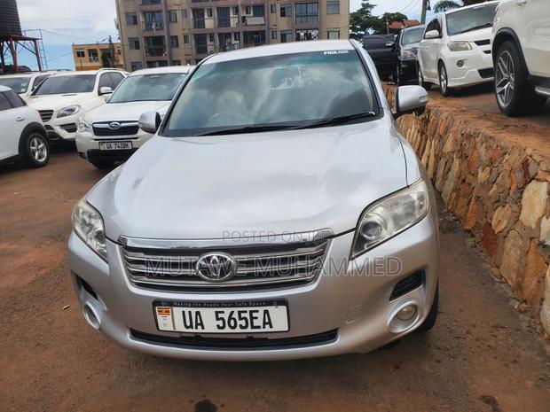 Toyota Vanguard 2010 Silver