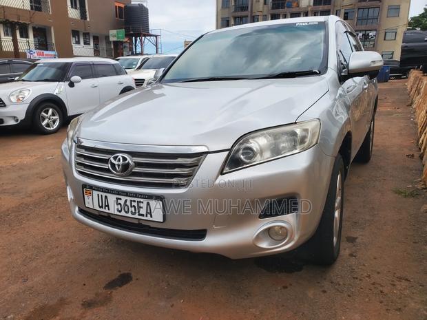 Toyota Vanguard 2010 Silver