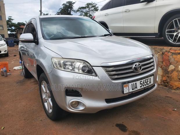 Toyota Vanguard 2010 Silver