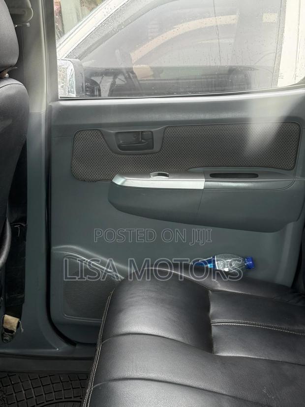 Toyota Hilux 2009 Silver