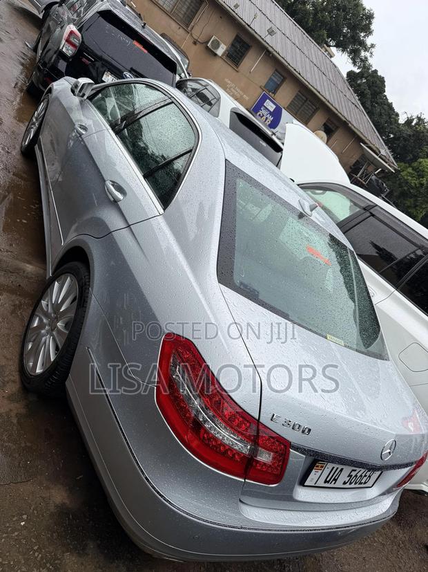 Mercedes-Benz E300 2011 Silver