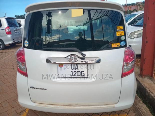 Toyota Ractis 2010 White