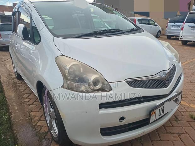 Toyota Ractis 2010 White