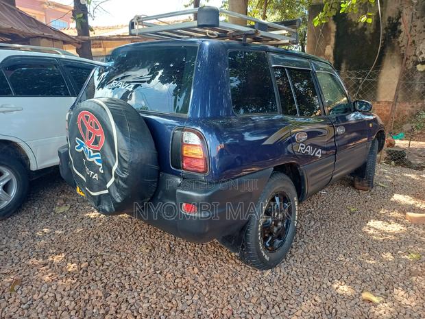 Toyota RAV4 Automatic 2000 Blue