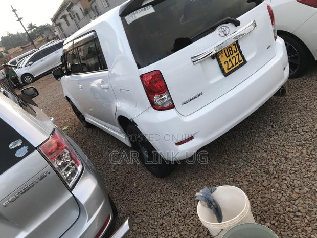 Toyota Corolla Rumion 2010 White