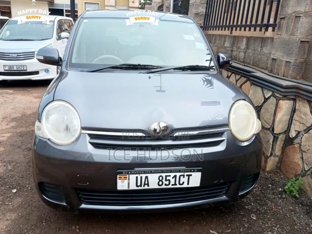 Toyota Sienta 2010 Gray