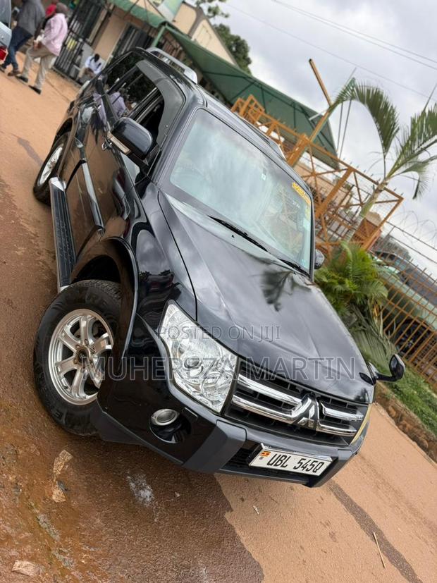 Mitsubishi Pajero 2009 Black