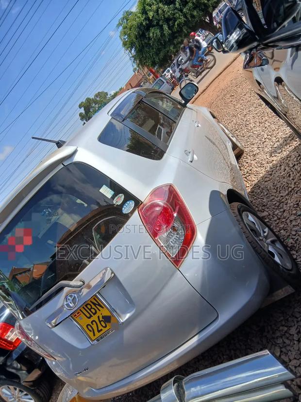 Toyota Ractis 1.5 AWD 2010 Silver