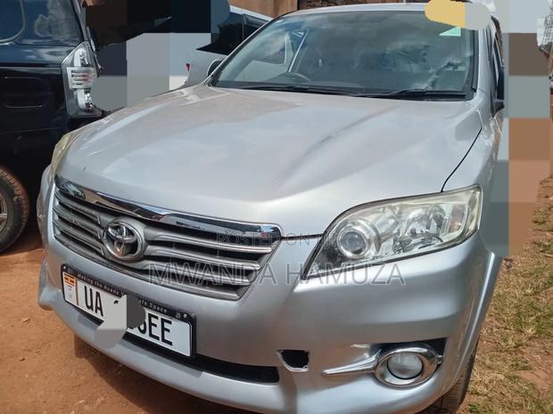Toyota Vanguard 2013 White