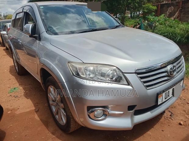 Toyota Vanguard 2013 White