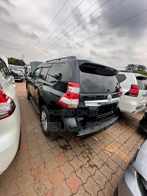 Toyota Land Cruiser Prado 2016 Black
