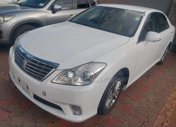Toyota Crown 2012 White