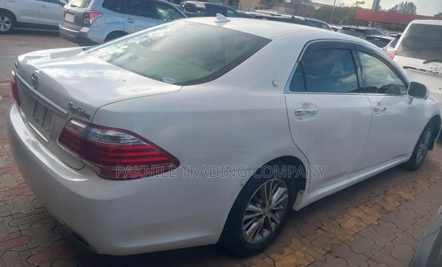 Toyota Crown 2012 White