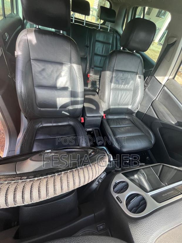 Volkswagen Tiguan S Automatic 2011 Gold