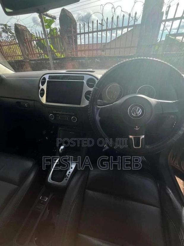 Volkswagen Tiguan S Automatic 2011 Gold