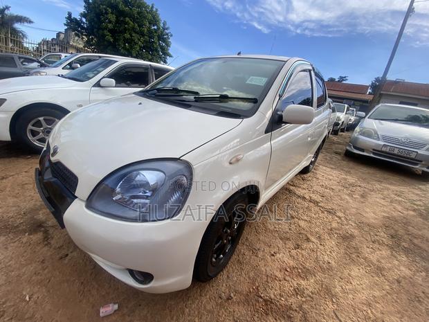Toyota Vitz 2011 White