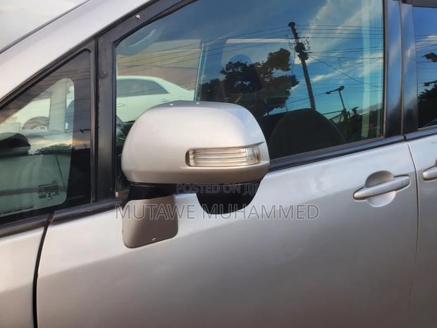 Toyota Noah 2009 Silver