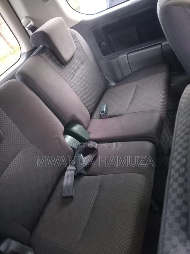 Toyota Noah 2009 Silver
