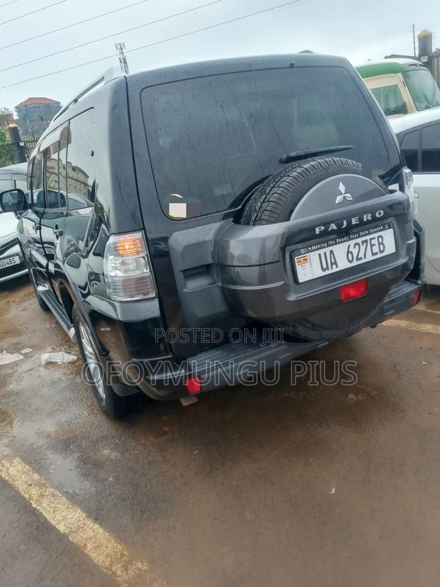 Mitsubishi Pajero 2011 Black