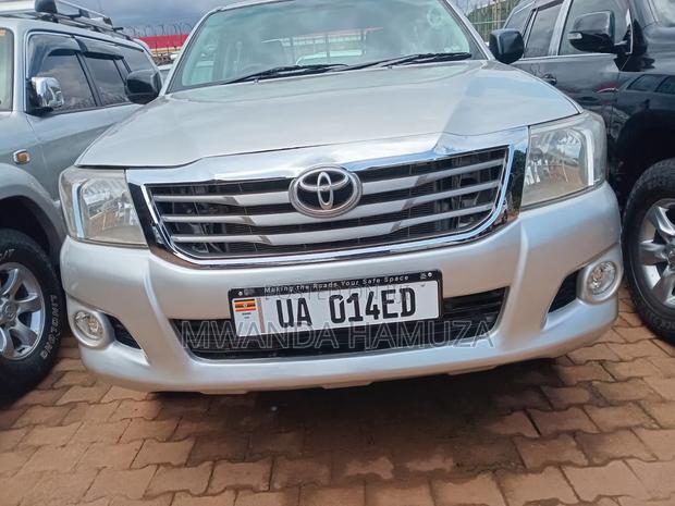 Toyota Hilux 2010 Silver