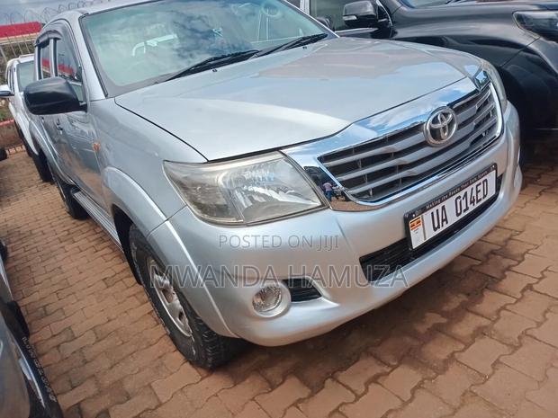 Toyota Hilux 2010 Silver