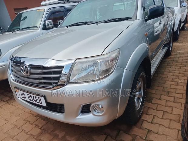 Toyota Hilux 2010 Silver