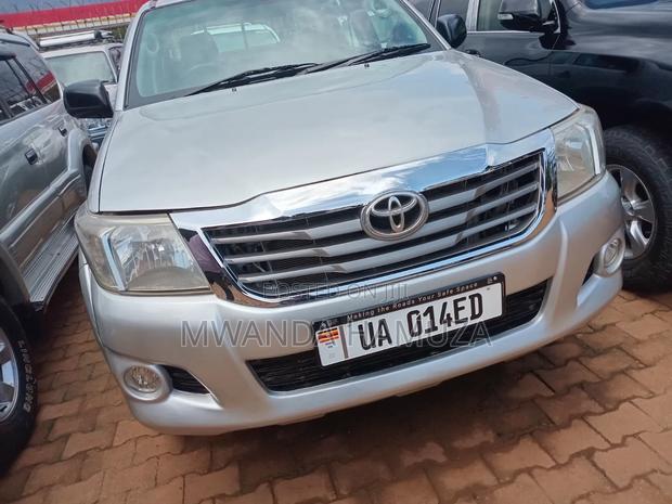 Toyota Hilux 2010 Silver