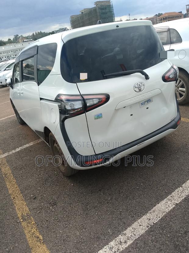 Toyota Sienta 2016 Black