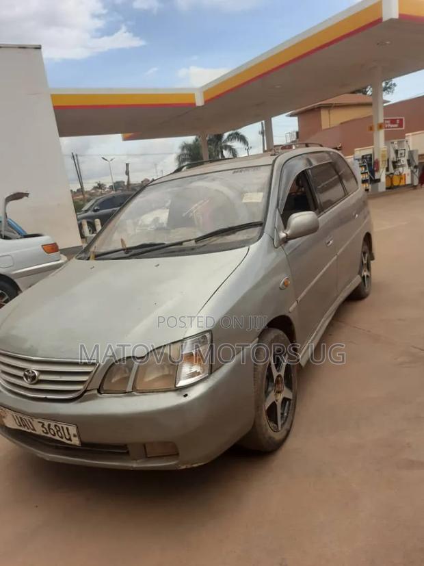 Toyota Gaia 2000 Gold
