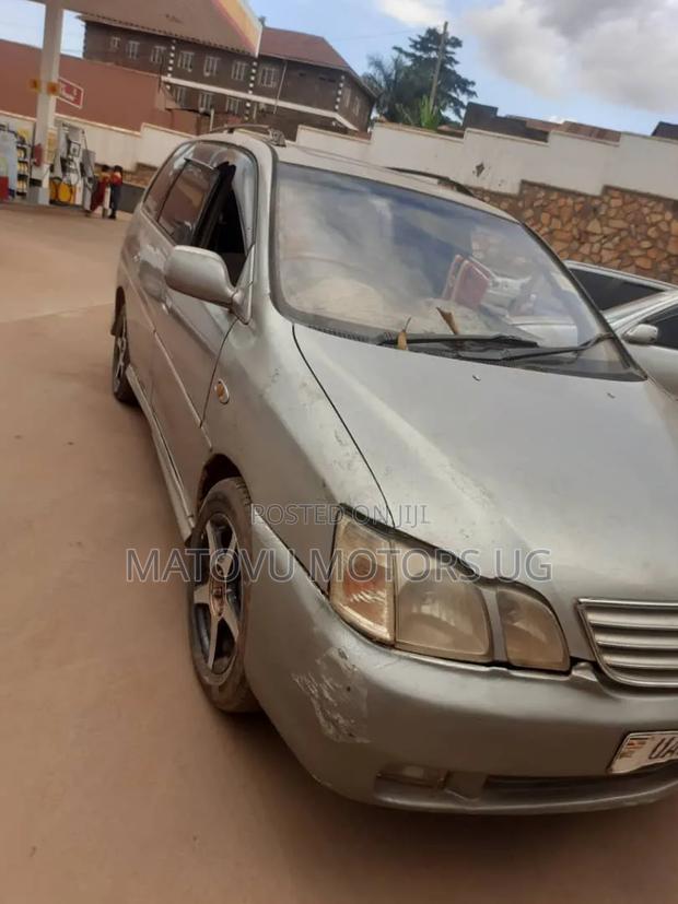 Toyota Gaia 2000 Gold