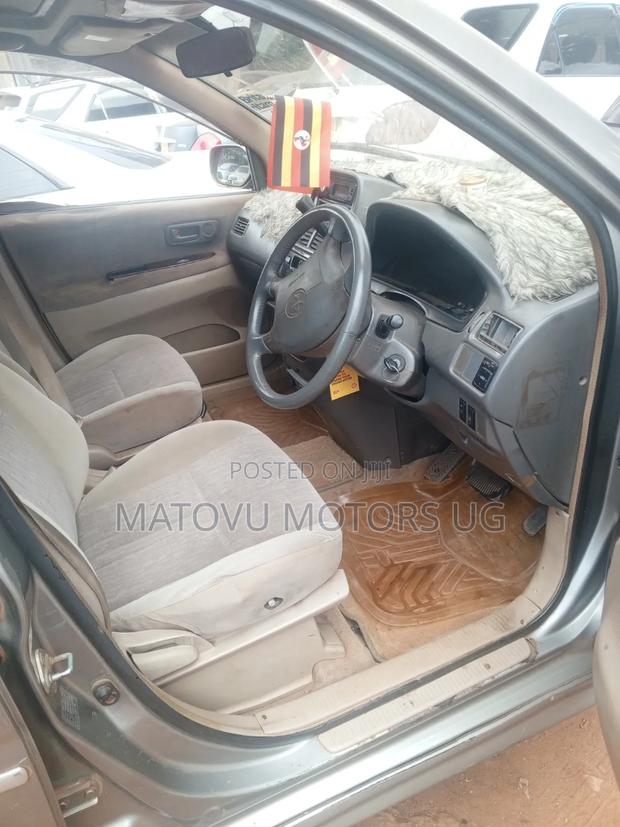 Toyota Gaia 2000 Gold