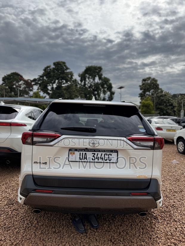 Toyota RAV4 2019 White