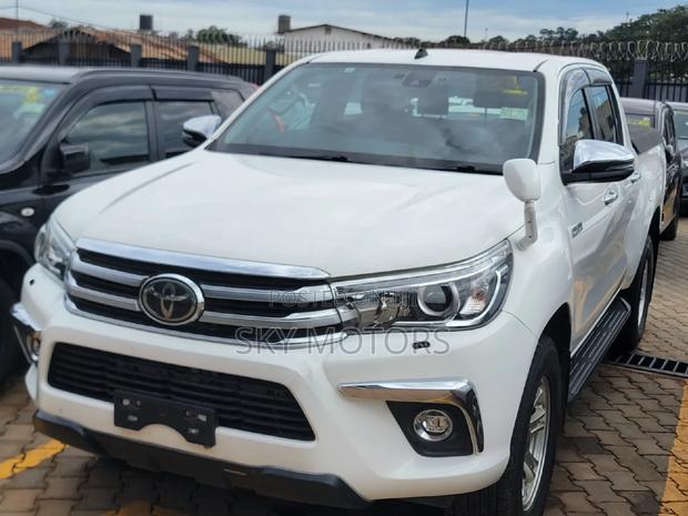 Toyota Hilux 2019 White