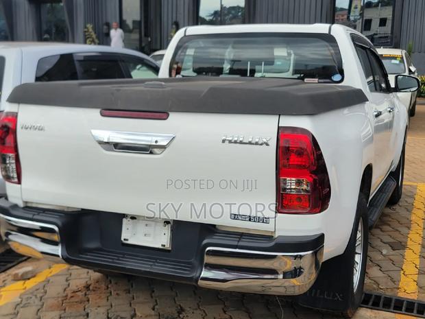 Toyota Hilux 2019 White