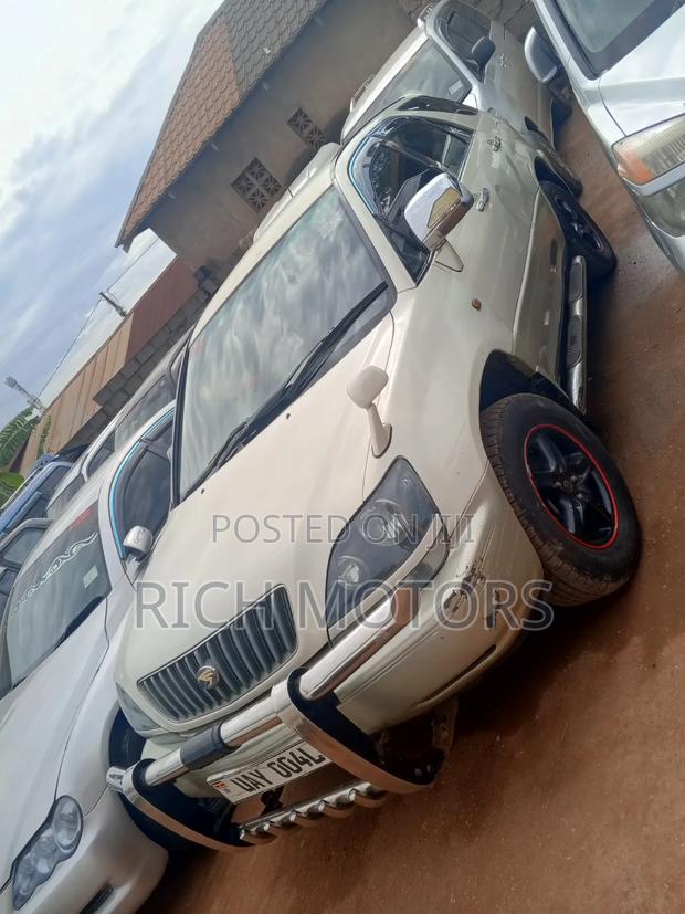 Toyota Harrier 2.2 16V 2001 White