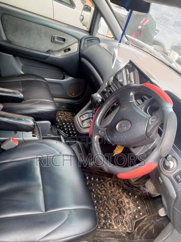 Toyota Harrier 2.2 16V 2001 White