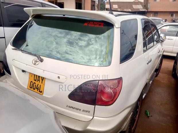Toyota Harrier 2.2 16V 2001 White