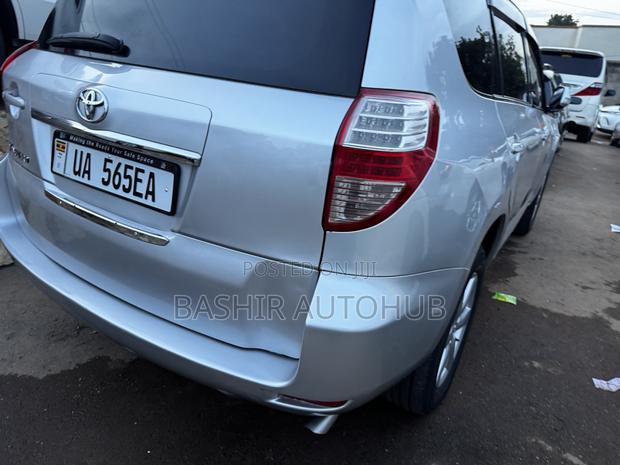 Toyota Vanguard 2009 Silver