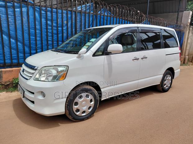 Toyota Noah 2006 White