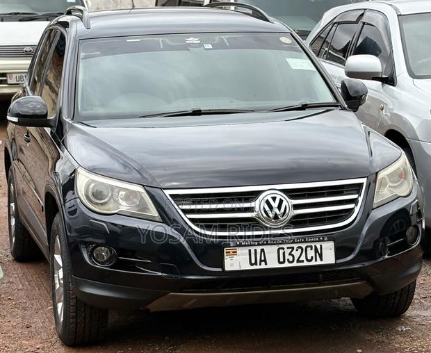 Volkswagen Tiguan S 2010 Black