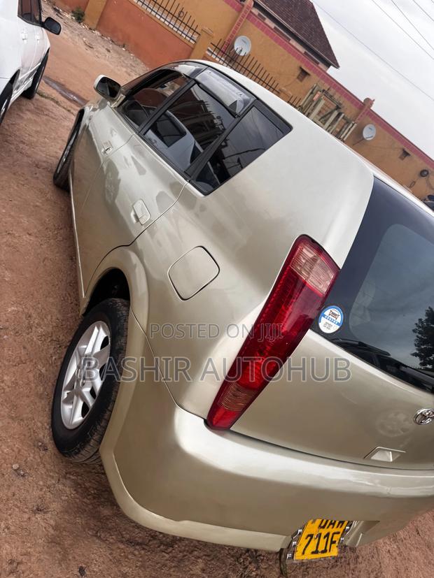 Toyota Opa 2004 Gold