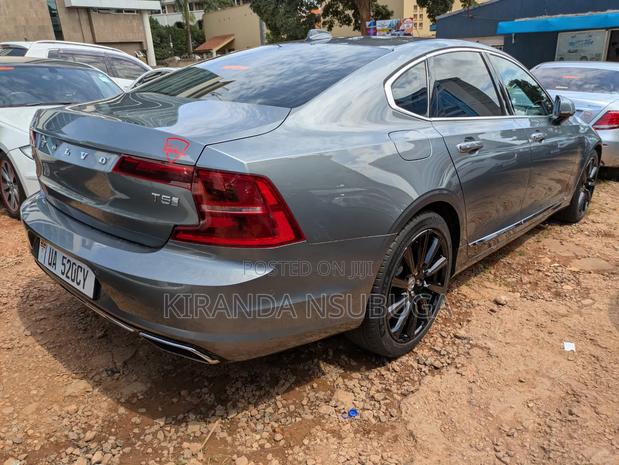 Volvo S 2021 Gray