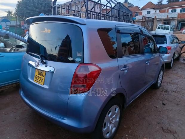 Toyota Ractis 2012 Gray