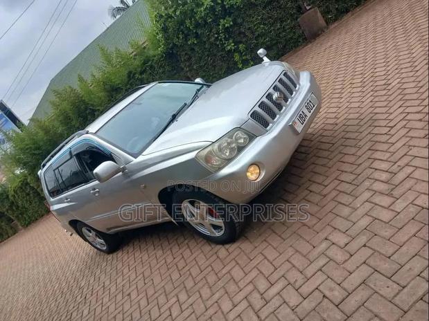Toyota Kluger 2006 Silver