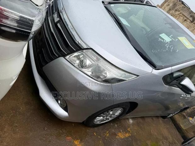 Toyota Noah 2.0 FWD (8 Seater) 2017 Silver