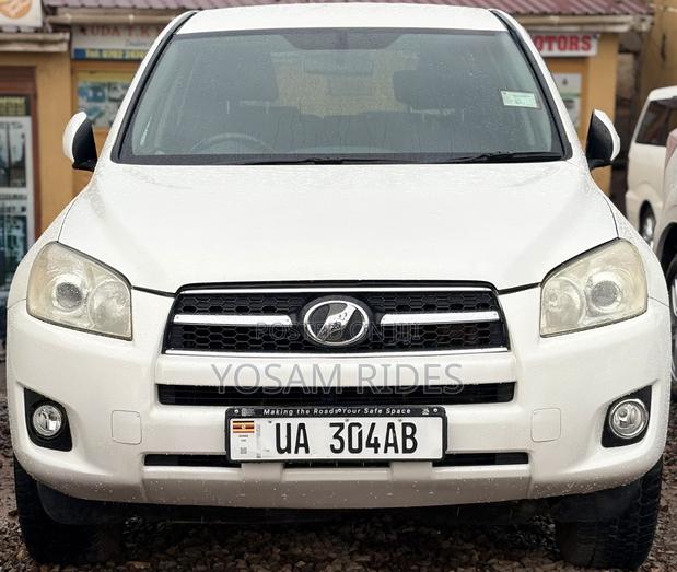 Toyota RAV4 4x4 2009 White