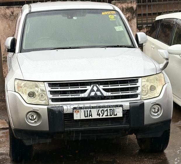 Mitsubishi Pajero 3.0 2009 Silver