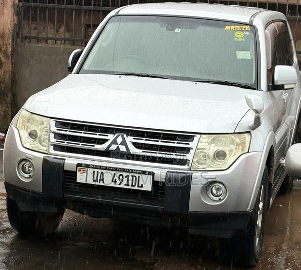 Mitsubishi Pajero 3.0 2009 Silver
