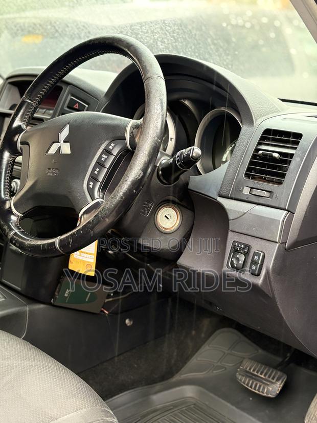 Mitsubishi Pajero 3.0 2009 Silver