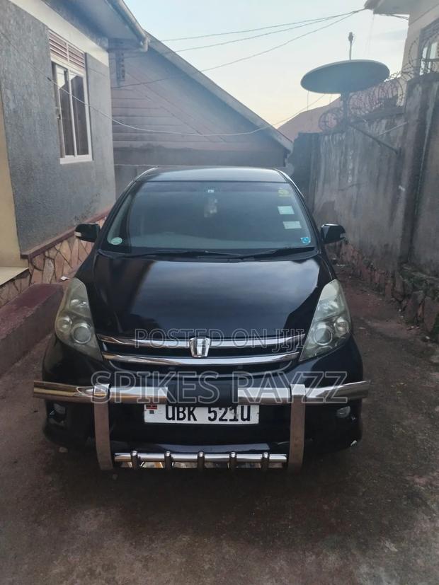Toyota ISIS 1.8 Platana 2007 Black